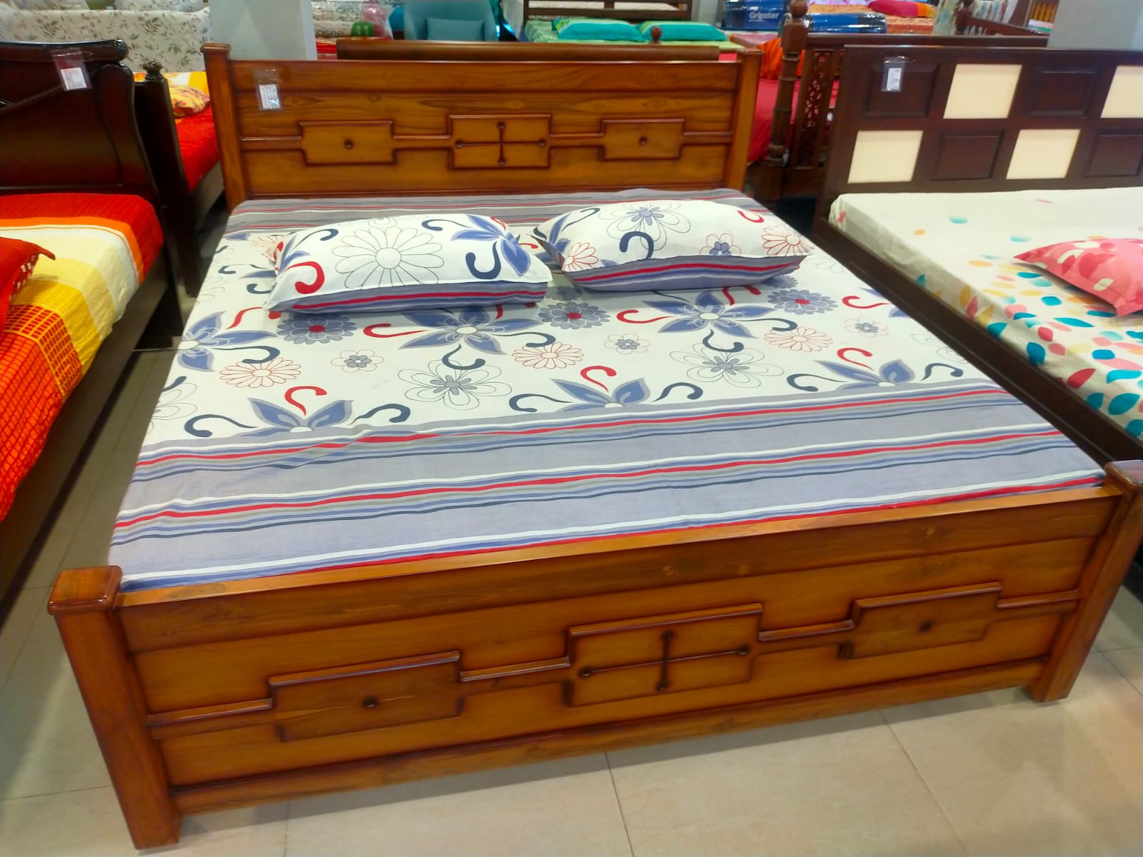 Double cot price in clearance saravana stores